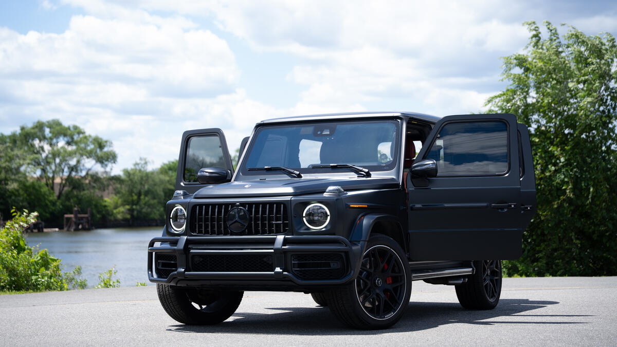 Exterior - Front Three-Quarter (Waterfront)