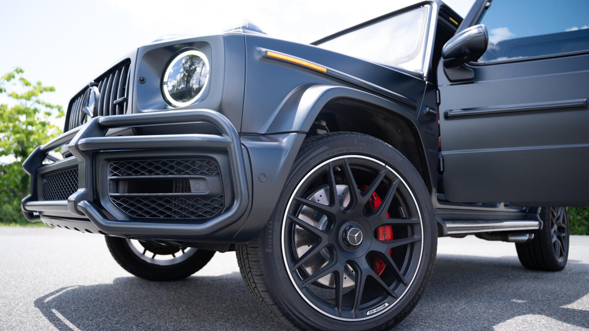 Exterior - Front Wheel & Fender